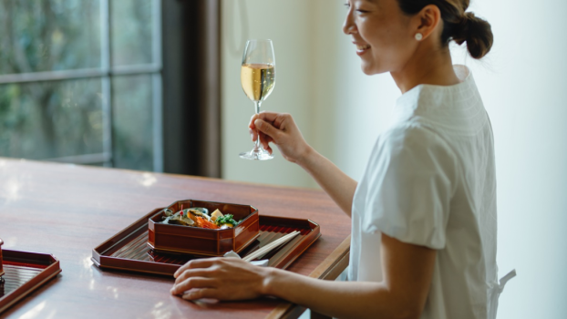 お食事は個室レストランにて。プライベートな時間をお過ごしいただけます