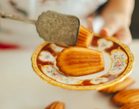 貴重！バターの香りふんわり！炊き立てマドレーヌが味わえるのはクリスマスアフタヌーンティーたけ！