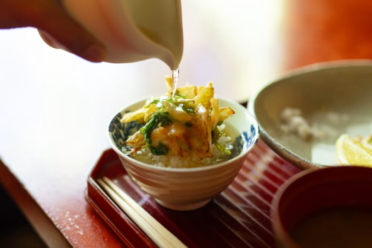 かき揚げはそのまま食べても、だし茶漬けにしてもおいしい！