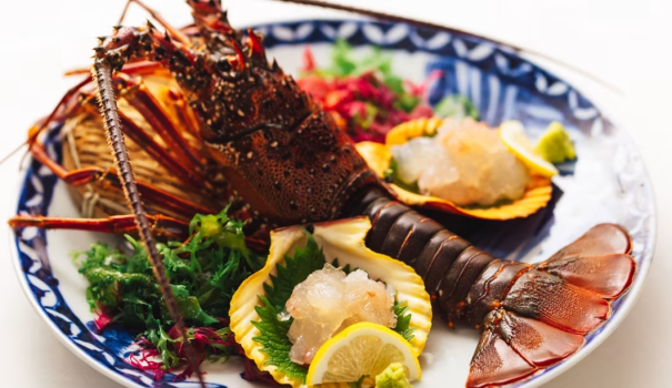 天草は日本有数の伊勢えびの産地。プリプリの伊勢えびは姿造りでお楽しみください