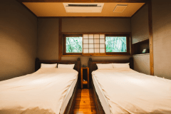 スタンダードＡ－３はダブルベッド２台のツインの寝室です