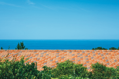 スーペリアＢ－３のバルコニーの向こうは東シナ海の水平線