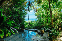 プレミアムＣ－１の露天風呂からは海が見えます