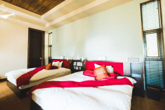 プレミアムＣ－２のベッドルームはキングサイズベッドが２台ございます