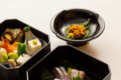 ＼とろける生ウニ祭り｜３月中旬～５月中旬／【紫ウニ付き！少量美味プラン】地魚のお造り＆天草の幸が詰まった二段の重箱とお魚の一品料理｜食事は個室｜全室離れ・露天風呂付