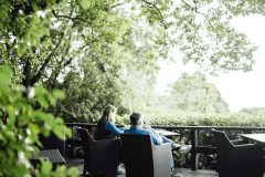 海の見えるテラスはVillaCのお客様だけの特別な場所。海を見ながら朝食はいかがですか