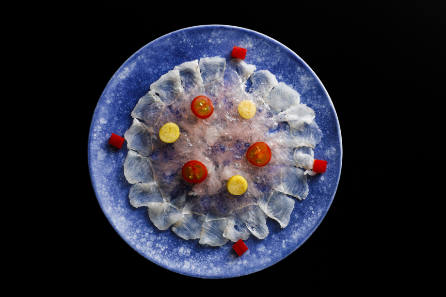 他では滅多に食べられない鱧の薄造り
※写真は4人前のイメージです。お日にちによって盛り付け・器などが変更になる場合があります。 他では滅多に食べられない鱧の薄造り
※写真は4人前のイメージです。お日にちによって盛り付け・器などが変更になる場合があります。
