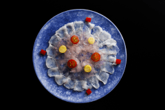 他では滅多に食べられない鱧の薄造り
※写真は4人前のイメージです。お日にちによって盛り付け・器などが変更になる場合があります。