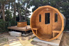 バレルサウナは一棟貸切。プライベート空間でじっくりと「ととのう」体験ができます。
チラーにより温度管理された水風呂で、一気にクールダウン バレルサウナは一棟貸切。プライベート空間でじっくりと「ととのう」体験ができます。
チラーにより温度管理された水風呂で、一気にクールダウン