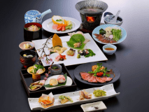 【春の特選会席】2種の料理で味わう「ホタルイカ」&times;「料理長特製昆布〆」は氷見牛ローストビーフも！