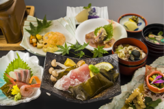 【とやまの幸御膳】メインは「立山ポークの昆布〆溶岩焼き」。富山の旨みをぎゅっと詰め込んだお料理たち。