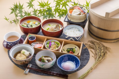 【ご朝食】その日最初に食べるものだからこそ。大切に育てられた地元食材を使った、優しい里山の朝ごはん。