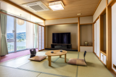 【特別室】大きなテレビは家族での団欒にも嬉しい設備です。