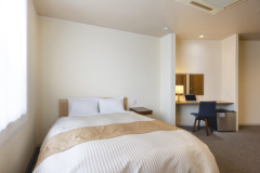 【セミダブル】旅の疲れを癒す広々としたベッド。ビジネスにも、一人旅にもおすすめです。