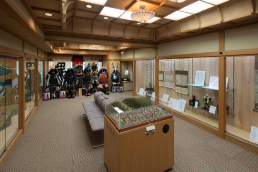 【館内施設】時の倉では上杉家関連の資料や甲冑を展示しております。定期的に資料を変えております。