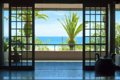 旅館から0分　プライベートビーチのような蒼海と白浜