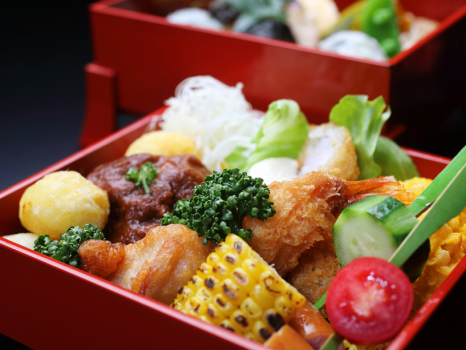【ミニランチ】 小さなお重に詰めこんだ、可愛いミニランチも好評です