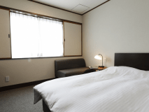 【シングル／景色指定なし】 １人旅に最適セミダブルベッド