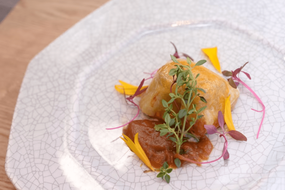 ～*奥久慈ぶな豚のパイ包み焼*～