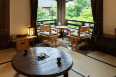 温泉街を望む人気和室／１０畳