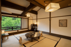 温泉街を望む人気和室／１０畳