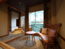 ［禁 煙◇羽衣棟］渓谷を望む和室10畳＋モダン掘りごたつ+広縁