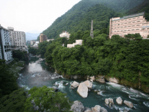 ［禁 煙◇湯けむり棟］鬼怒川渓谷と鶏頂山を望む和室10畳+広縁