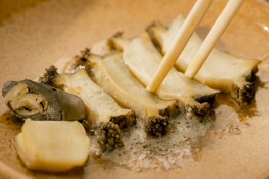 丹後産天然黒鮑・３時間じっくり蒸し、柔らかくしてからバター焼きして頂きます。
