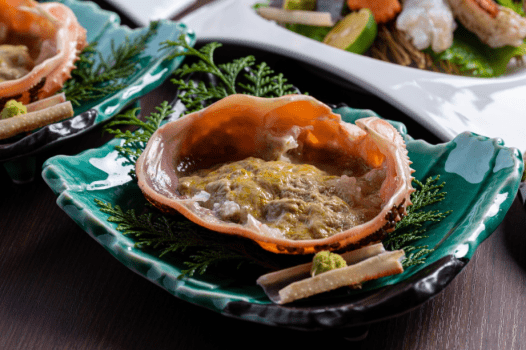 夕凪～こだわりの活け松葉ガニ料理を堪能～カニみその刺身、目の前で焼き上げる焼きガニに舌鼓