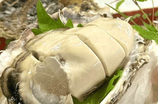 ４年育成伊根湾産岩牡蠣【夏珠】造り。橋本水産さんだが手掛ける岩牡蠣は間違いなく丹後一。愛情と熱意と更なる向上心の賜物の岩牡蠣！