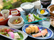 旅館ならではの地元の食材にこだわった心温まる「和食御膳」