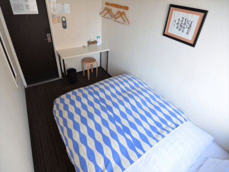 Basic Single room
Single bed room with shared bathroom.