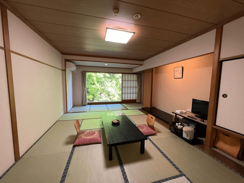 【素泊まり】広々ゆったり14畳　山側和室（東館2F）お風呂あり・トイレ付　気軽に旅館に泊まりたい方にオススメ♪