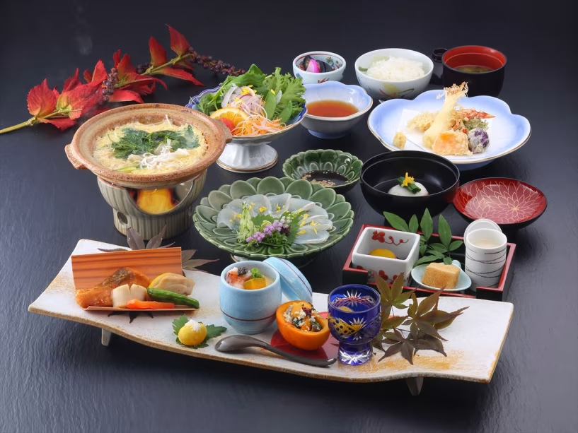 【ちょっぴり贅沢プラン】平日限定♪量より質！　1泊2食創作和食　夕食会場個室