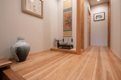 ■麹 -kiku-■ 大人限定・露天風呂付き離れ／木のぬくもりを感じる玄関