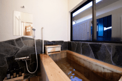 ■御宿 田 離宮 ／ 客室内湯■ 全室露天風呂・内湯付き、離れのお部屋で寛ぎのひと時を…