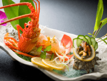 ■空灯ダイニング『うらら-URARA-』■＜完全個室食＞イセエビお造りと海の幸の石焼。旬の贅を愉しむ