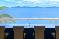 碧い海を眺めながら、出来立てのお料理をお愉しみください