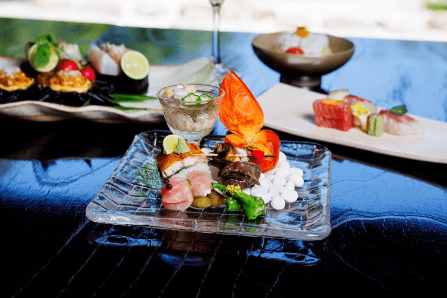 旬の素材を取り入れた会席料理をお召し上がりいただきます。