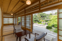 Sukiya-zukuri of the VIP room, 14 tatami corridors. Outside the circular corridor, there is a private garden that is the ultimate healing space.