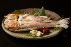 We offer fresh, high-quality tilefish fried off the coast of Hagi, grilled with salt so that you can fully enjoy the taste of the ingredients.