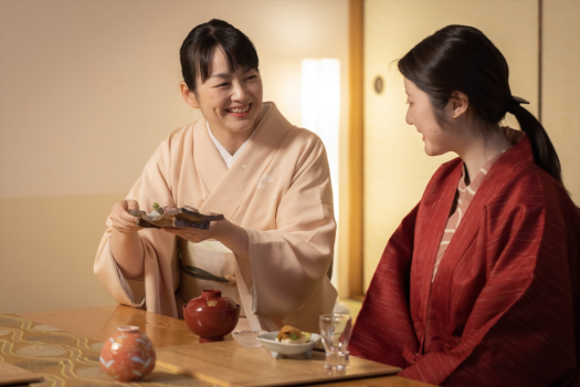 お客様の食事のペースに合わせながらお料理をご提供いたします。