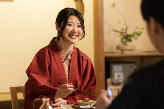 【お部屋食イメージ】周囲に気兼ねなく、美食を愉しみながら、プライベートなひとときを。