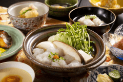 【鱧料理】料理長の熟練の技で丁寧に骨切りされた活きハモ。柔らかな食感で滋味深き味わい。