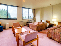 ツインルームはマッサージチェア付き♪仕事の後はマッサージチェアでリラックス♪