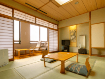 和室10畳のお部屋。ビジネスシーンには珍しい和室タイプのお部屋♪
ひろびろとした和室で仕事の疲れも癒されます♪空気清浄機・マッサージチェア付き