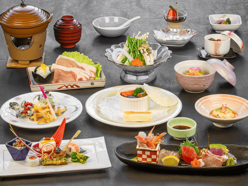 2026年1月2月《お献立一例》創業以来75年毎日ご提供の「ビーフシチュー」を始め、料理長自ら厳選した旬の食材をふんだんに使用しております♪