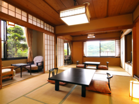 ゆったりとした広さのお部屋は大人数での宿泊も。