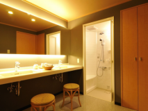 璃寛のお部屋の洗面台とお風呂です