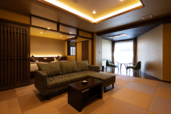 2024年3月リニューアルの（6階）露天風呂付和モダン和洋室の『淡紅藤-あわべにふじ-』